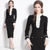 Abito aderente in velluto con scollo quadrato vintage Abito da ballo nero da donna Designer manica a sbuffo Slim Vacation Abito da festa con spacco sull'anca increspato 2023 Primavera Autunno Runway Abiti midi