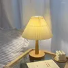 Table Lamps Creative Desk Lamp Homestay Desktop Decoration Retro Simple Pleated Night Light Wood Material Girls Bedroom Bedside