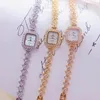 Armbanduhren BS Damenuhr Goldene Armbanduhren 2023 INS Eleganter Luxus Kleines Zifferblatt Quarz Gold Für Frauen