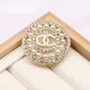 Brooch de style de style courte de mode Broches de perles rondes pour femmes charme de mariage bijoux de bijoux accessoires de haute qualité