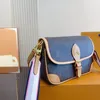 sac de créateur sac fourre-tout styles à la mode et populaires couleurs contrastées lettres de la marque célèbre senior d'un alphabet sac à bandoulière à épaule unique sous les bras