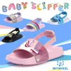 First Walkers Girls Slides Sandal Toddler utomhus inomhus lättvikt anti skid strandpool barn söta tofflor för baby med rygg rem 230411