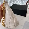 Borsa a tracolla ascellare da donna alla moda Borsa a tracolla in pelle con diamanti in pelle da 25 cm Hardware in oro Borsa con fibbia in metallo Borsa con frange Matelasse Borsa a tracolla con catena spessa Trucco Sacoche