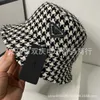 Cloches designer ny tusen fågel checker fiskare hat mode inverterad triangel varm potten casual höst och vinter etikett 7ql8