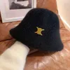Berets Nowe luksusowe Celns Kopa projektantka Kobietowa czapka czapki ciepła moda marka męska rybakowy kobietę męski kapelusz