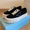 Üçgen Logo Tasarımcı Çift Tekerlek Sıradan Ayakkabı Platformu Naylon Spor Ayakkabıları Kadın Beyaz Sneaker Eğitimleri İçin Erkekler Üçlü Kalın Dip Lüks Düşük Gabardine