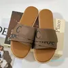 Scarpe casual di alta qualità Pantofole firmate Woody Sandali da donna Pantofola ricamata Sandalo incrociato Infradito stampato alla moda Ciabatte da spiaggia estive classiche