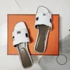slippers ontwerper Dames Strandslippers beroemde Klassieke Platte hak Zomer Designer Modeslippers leren damesmerk Dia's famale schoenen Hotel Bad Dames