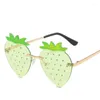 Solglasögon Strawberry Shape Women's Rimless Y2K Female Sun Glass för Party Stage Metal Leg Girls Solglas