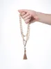 Hanger Kettingen OAIITE Natuurlijke Witte Fossielen Steen Beads108 Mala Ketting 8MM Gladde Ronde Jasper Japamala Meditatie Sieraden voor Vrouwen Mannen Gift 231110