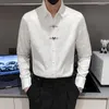 Chemises décontractées pour hommes Haut de gamme Butterfly Embossed Camisa Manga Larga Hombres Metal Clip Slim Shirt Hommes Prom / Club Social Tuxedo Blouses