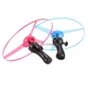 Andere Event Party Supplies Lustiger Spinning Flyer Leuchtendes Fliegen UFO LED-Lichtgriff Flash-Spielzeug für Kinder im Freien Spiel Farbe zufällig Dhx90