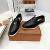 Klädskor män kvinnor designer loafer lägenheter mulor äkta läder mocka metall spänne mode lata sko med låda