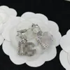 Boucles d'oreilles à tige en laiton avec lettre D à la mode, cerceau plaqué or 18 carats avec incrustation de diamants pour femmes, filles, saint-valentin, fête des mères, mariage, anniversaire, bijoux de créateur, cadeaux DER3 --- 004