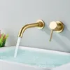 バスルームシンク蛇口Quyanre Brushed Gold Basin Concealed Wall Mounted Tap 360 Rotationシングルハンドルコールドウォーターバスミキサー230410