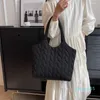 이브닝 가방 퀼트 나일론 플러스 여성을위한 면적 큰 어깨 큰 핸드백 2023 패션 디자이너 여성 여행 쇼핑 가방 캐주얼 토트