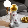Lâmpadas de mesa Astronauta Lâmpada do quarto das crianças Decoração de desenho animado moderno criativo bebê menino quarto 3d lua