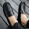 Klänningskor läder män skor lyx trendiga avslappnade slip på formella loafers män mockasins italienska svarta manliga körskor sneakers 230410