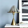 Lampade da tavolo Lampada da comodino per camera da letto in metallo postmoderno di lusso leggero Lampada da comodino per camera da letto El Home Decorativa