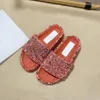 Designer Kvinnor tofflor Camellia Mules Candy Color Sandaler Sticked Brodered Comfort Slipper Letter Talllare Summer Beach Flip Flops