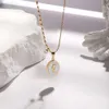 Collana a tulipano da donna placcato oro francese con conchiglia bianca, leggera e piccola, versatile catena incolore in acciaio al titanio di fascia alta