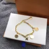 Marchio di lusso Vecchi fiori Bracciali a catena di alta qualità Cerchio Fiori Ciondolo Catena d'oro Ottone per le donne Regalo di gioielli per feste di San Valentino