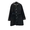 Trench da donna firmati Autunno e Inverno Nuovo Pra Nanyou Gaoding Moda Dolce Fresco Colore a contrasto con cappuccio Falso Giacca a vento in due pezzi con lacci Esterno KPJF