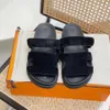 Lyxdesigner glider män kvinnor mulor sandaler tofflor platt skor klassisk spänne strand sommar utomhus läder flip-flops casual promenad skor scuffs storlek 35-46