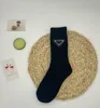 Kadın Pra Çoraplar Uzun Çoraplar Tasarımcı Çoraplar Hediye Olarak Baskı Pamuk Çoraplar Kutuları ile Pamuk Çorap Yeni Stil Beyaz Siyah Boş Zamanlı Yumuşak Nefes Alabilir Yaz Kış Erkek çorap için