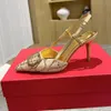 Eleganckie slingbacki Women High Obcing Designer Sandals Sandals Casual Bluckle Sheepskin Sube Class