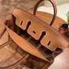 Designer de sacs de famille de platine de luxe à la main de cire artisanale cousue en cuir argenté brun doré