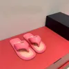 Designer tofflor flip flops kvinnor läder sommar strandskor inomhus och utomhus dusch mjuk sula tofflor fashionabla sandaler rosa röda svartvit 35-42