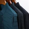 Magliette da uomo Camicette casual Camicia normale a righe Raso Elegante per uomo Cool Fashion 2023 Uomo Polo Uomo Asciugatura rapida Abbigliamento uomo Ragazzi