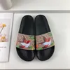 Stor storlek 46 47 48 Designer Sandaler Floral Flowers Snake Tiger Bee Brodery Slides Flat Gear Sole Men Kvinnor Fashion Luxury Shoes Slider Free Frakt Slipper