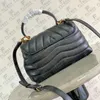 M21797 M21720 Hold Me Handbag Tote Sac Crossbody Women Fashion Luxury Designer Messager Sac de qualité supérieure