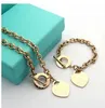 Lyxvarumärkesdesigner Heart Pendant Necklace Armband 2st Set Set av hög kvalitet rostfritt stål mode charmarmband halsband för par mäns och kvinnors