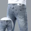 Herr jeans vår sommar tunt denim smal fit europeisk amerikansk high-end märke små raka byxor qk9912