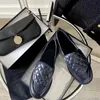 Chaussures habillées mocassins matelassés 100% cuir véritable mocassins en cuir matelassés mocassins chaussures plates noir avec matériel champagne plate-forme de luxe design taille 35-41