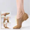 Buty oryginalne mężczyzn 46 skórzane kapcie miękkie trampki tańczące Kobieta gimnastyka unisex slip na jazz taneczne buty 230411 45239 10042 84966