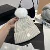 Beanie Cap Herren Designer Eimer Hüte Neue Mode Frauen Damen Warme Winter Beanie Große Kunstpelz Pom Poms Bommelmütze Outdoor M-2 Factory Store