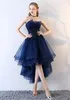 Abiti da ballo modesti in tulle alto basso blu navy Bellissimi abiti Boho con spalle scoperte Abito da damigella d'onore