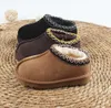 Pantoufles Tasman pour enfants en bas âge Uggies Braid Tazz Sandales Chaussures pour bébé Diapositives en fourrure de châtaigne Peau de mouton Shearling Classique Ultra Mini Boot Mules d'hiver Australie b262