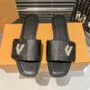 Lock It Women Flat Bottom Slippers Slide Designer Luxury Luxury Metal Lock Blopt Moccasins Sandals