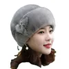 Beanie Skull Caps Chapéu de Inverno Russo Decoração de Flor Engrossado Luxo Mantenha Quente Cor Sólida Outono Térmico Mulheres de Meia Idade Cap para Outdoor 231110