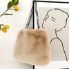 Torby wieczorowe Winter Lady Faux Fur Messenger Torba duża pojemność Pluszowy materiał na ramię Kobiet łańcucha kolorów