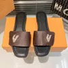 Lock It Women Flat Bottom Slippers Slide Designer Luxury Luxury Metal Lock Blopt Moccasins Sandals