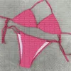 Kvinnor rosa bikiniuppsättning av brevtryck med kuddar kvinnors semester baddräkt sexig simning strand surfing badkläder