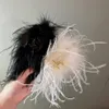 Mignon plume d'autruche cheveux griffe en peluche pinces à cheveux pinces hiver épingles à cheveux mode femmes pinces à cheveux accessoires de cheveux fête