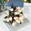 Flores decorativas 1 unid plástico ramo de seda tulipán flor artificial tacto real falso para la decoración de la boda decoración del hogar Garen