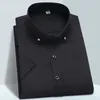 Мужские повседневные рубашки высококачественные неинализированные мужские одеяющие рубашка с коротким рукавом сплошной мужская одежда подходит для бизнес-рубашек белый синий темно-синий черный Gozbkf 230410